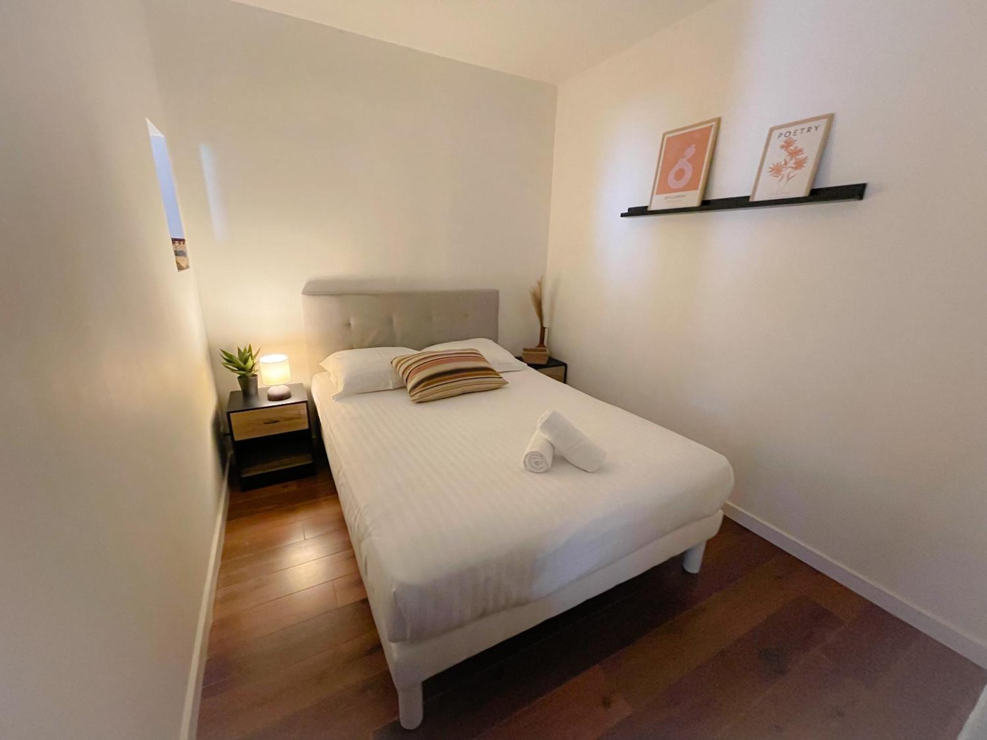 L'Ecureuil Apartment กาเลส์ ภายนอก รูปภาพ
